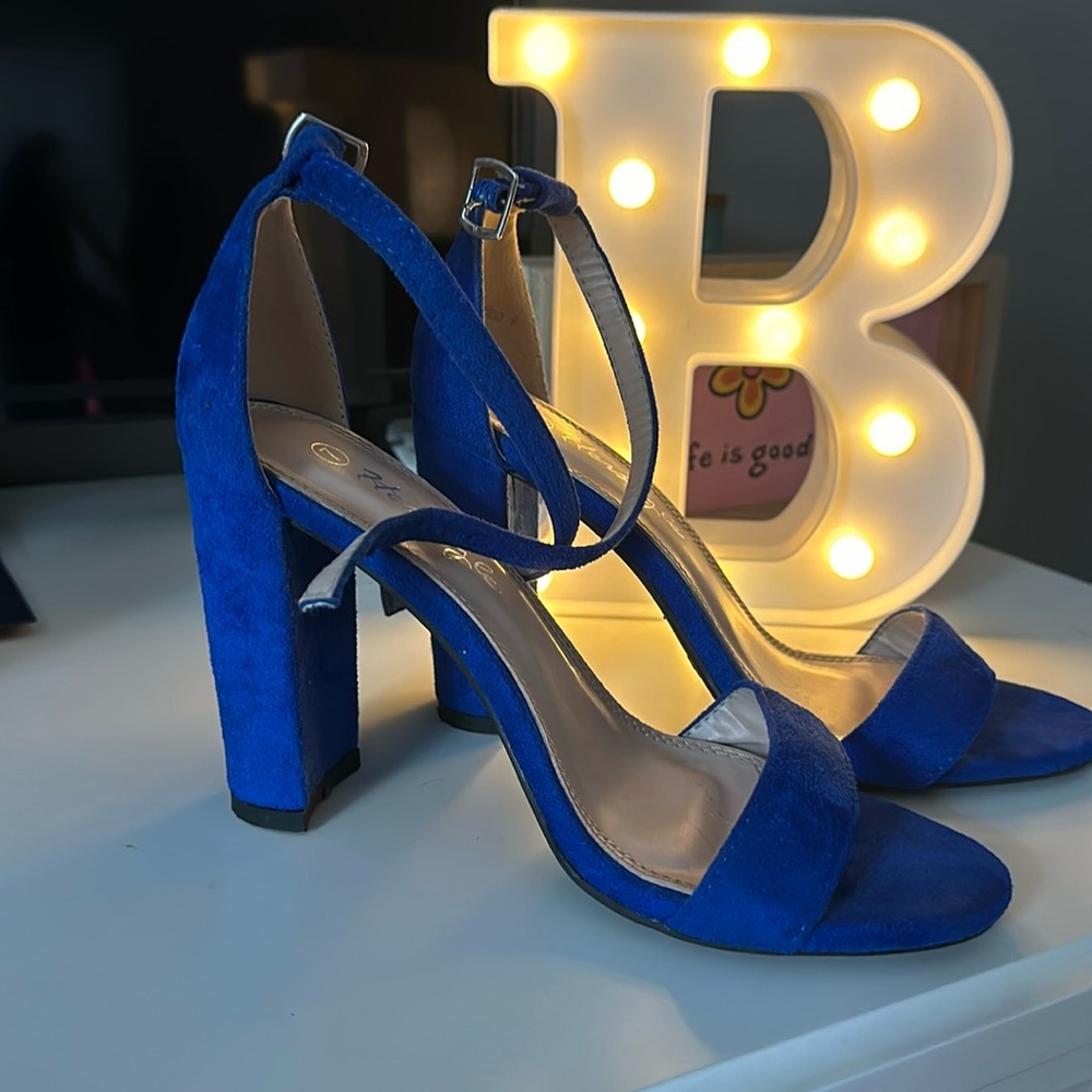 Royal Blue High Heels Herstyle